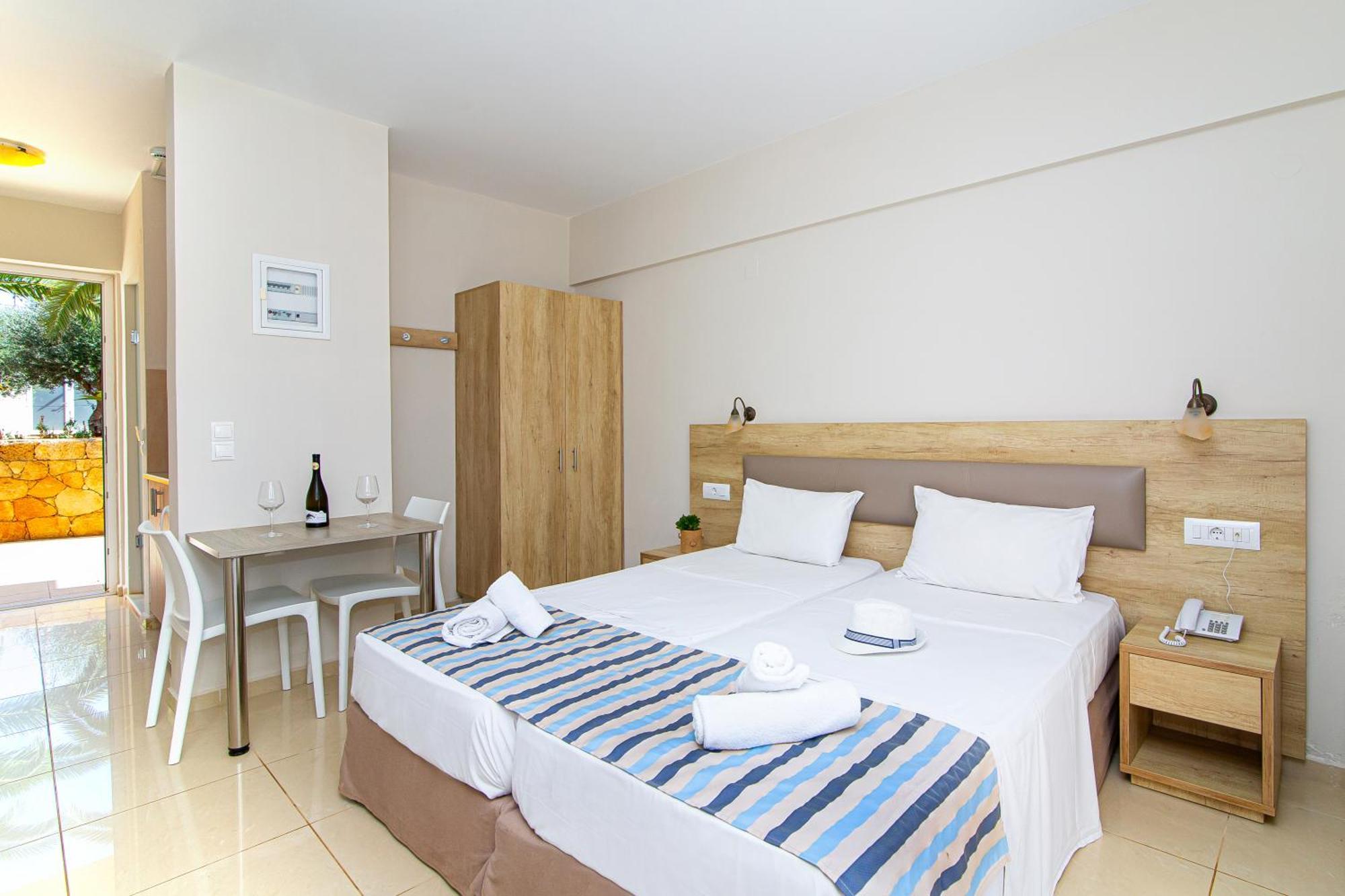 Theo Star Beach Hotel Малиа Екстериор снимка