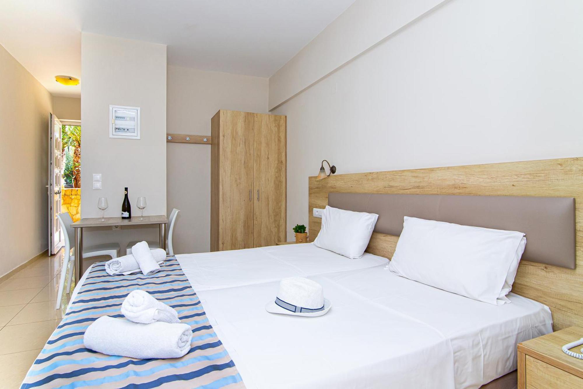 Theo Star Beach Hotel Малиа Екстериор снимка
