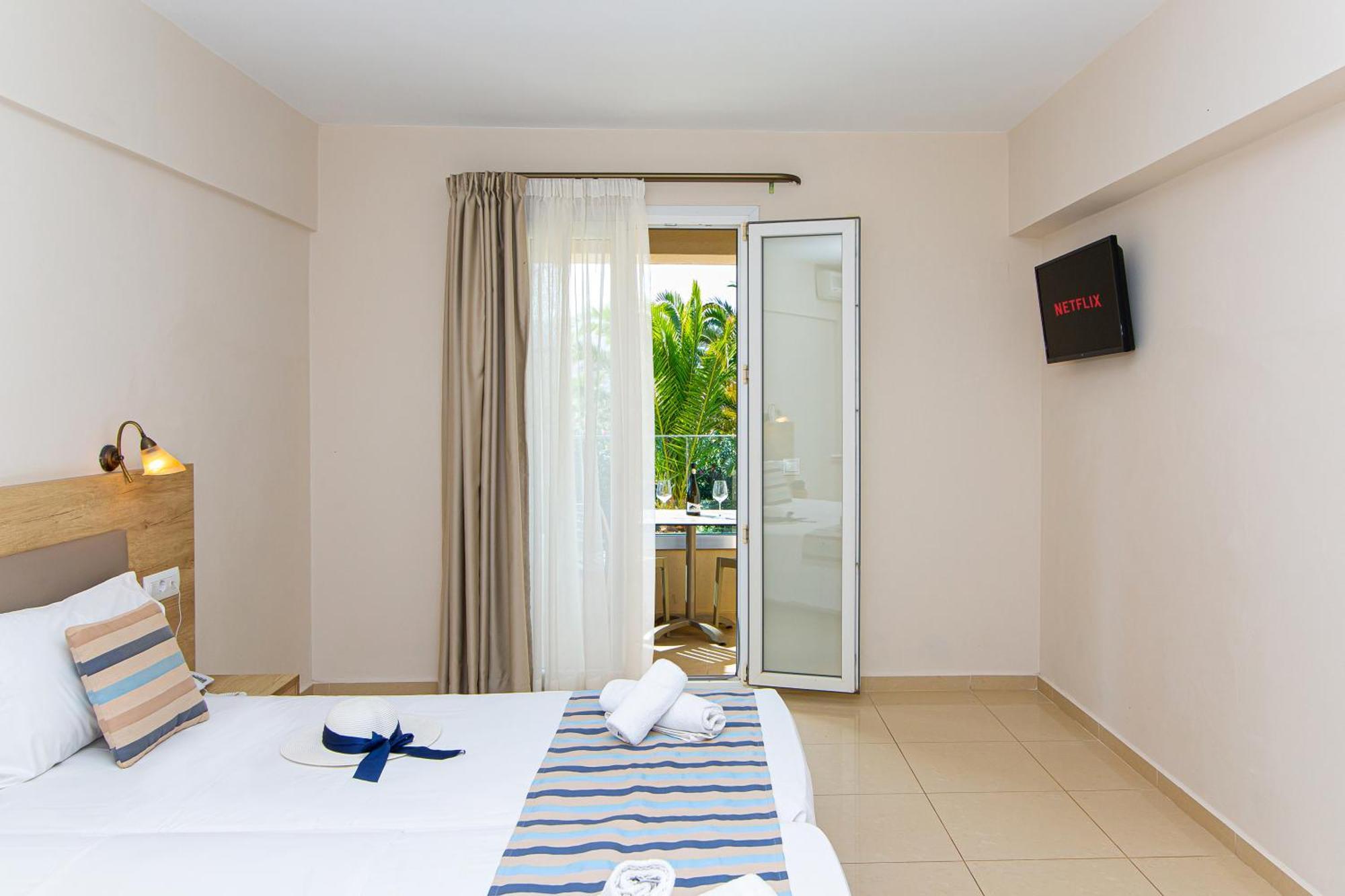 Theo Star Beach Hotel Малиа Екстериор снимка