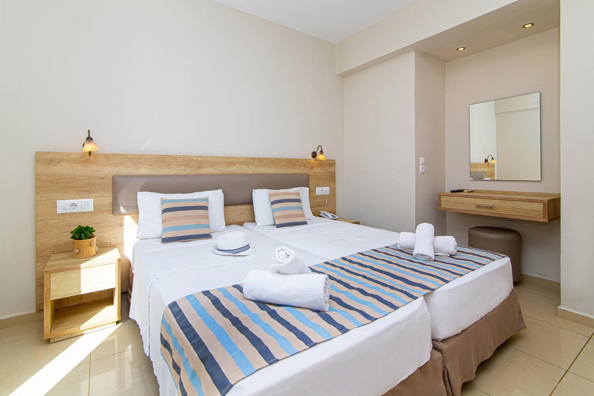 Theo Star Beach Hotel Малиа Екстериор снимка