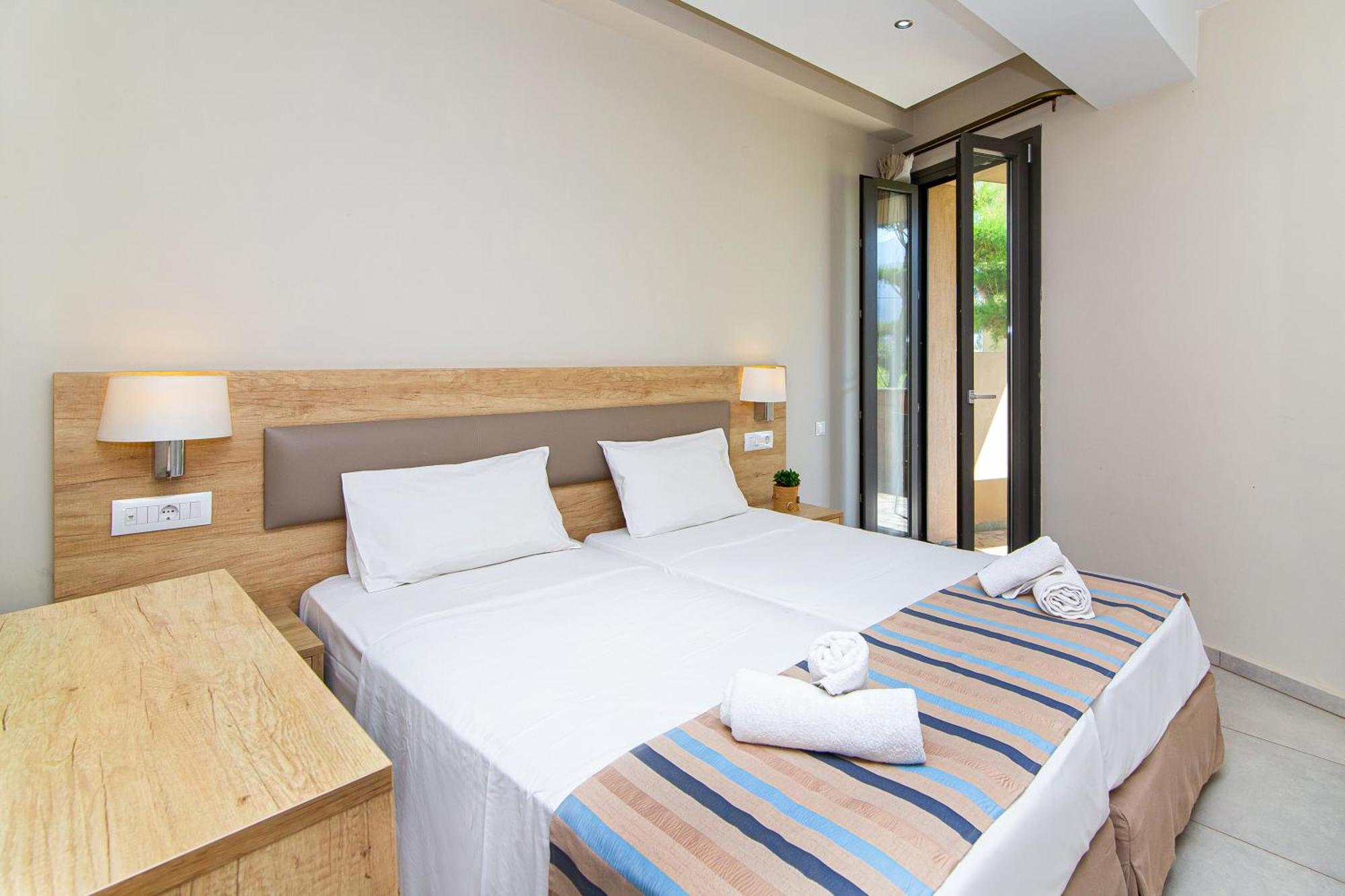 Theo Star Beach Hotel Малиа Екстериор снимка