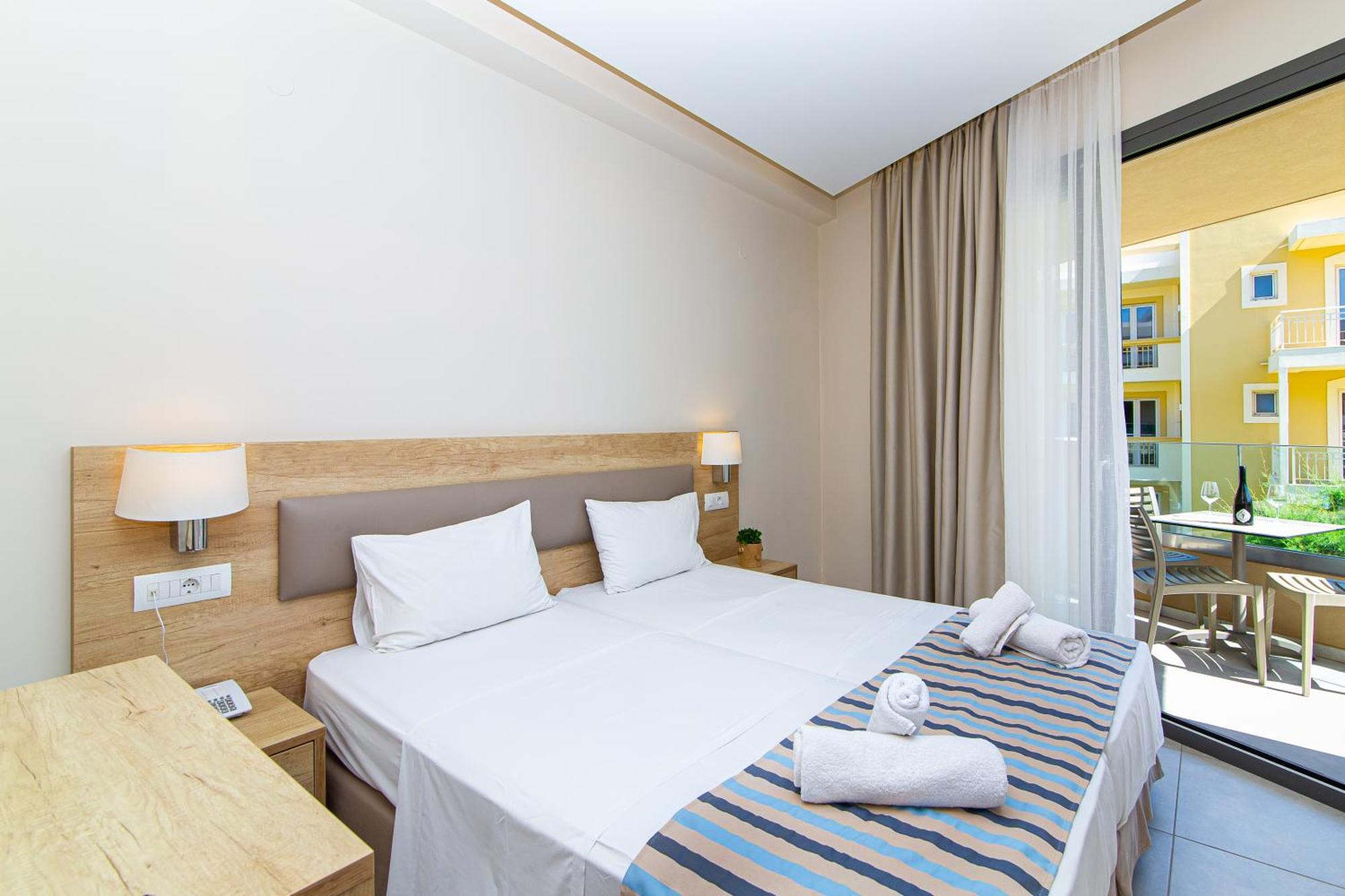 Theo Star Beach Hotel Малиа Екстериор снимка