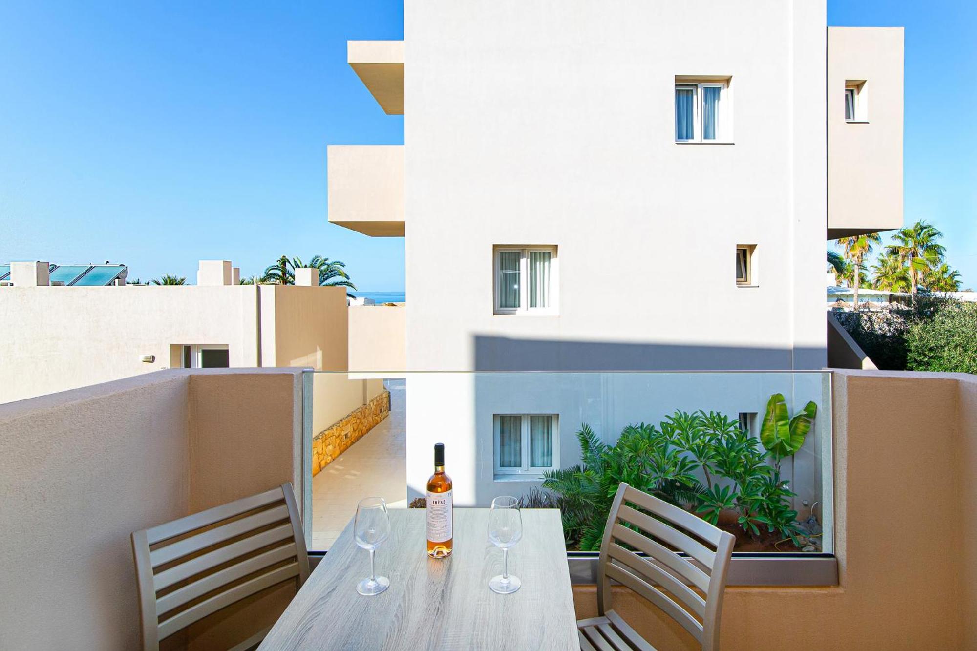 Theo Star Beach Hotel Малиа Екстериор снимка