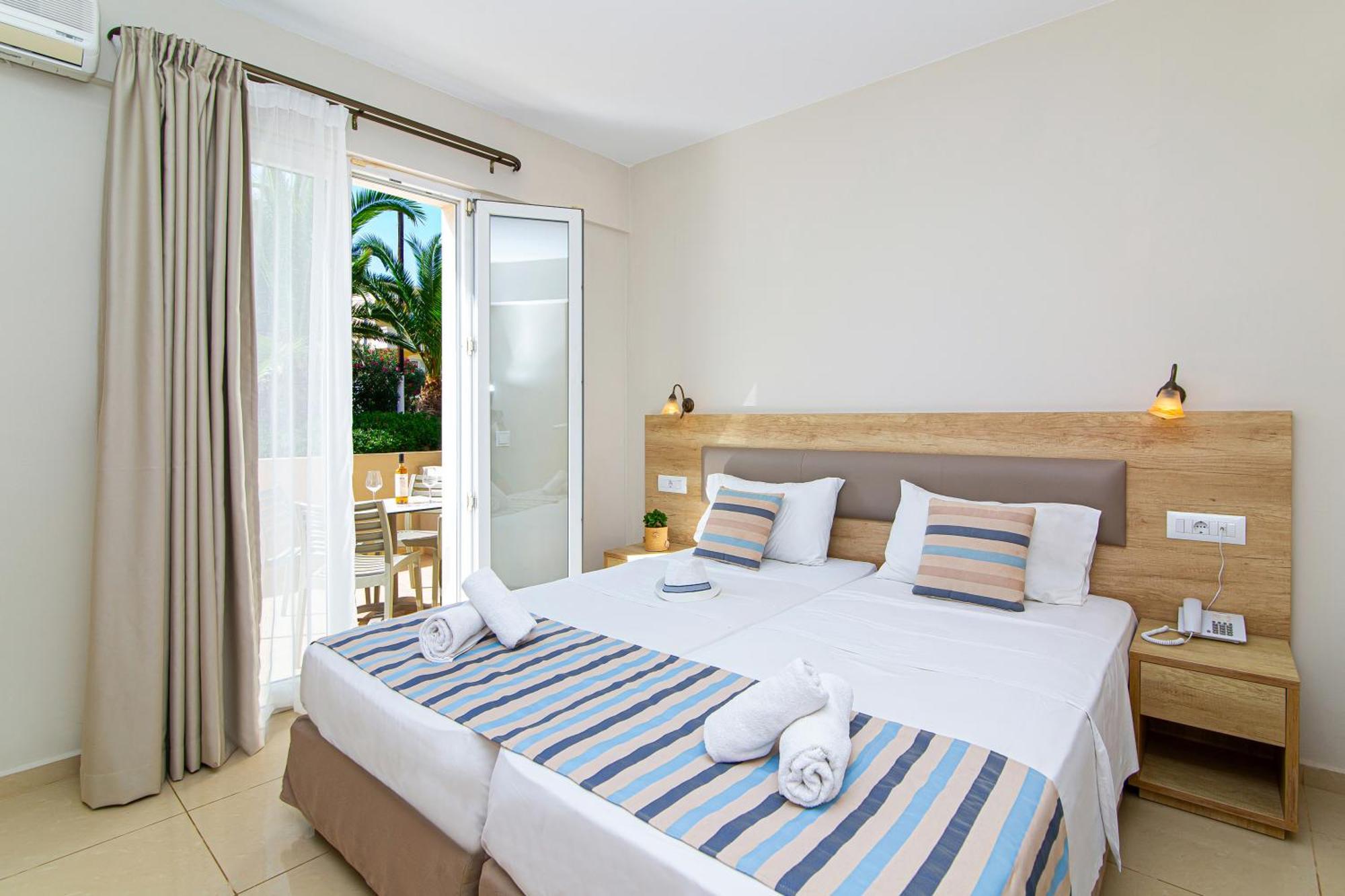 Theo Star Beach Hotel Малиа Екстериор снимка