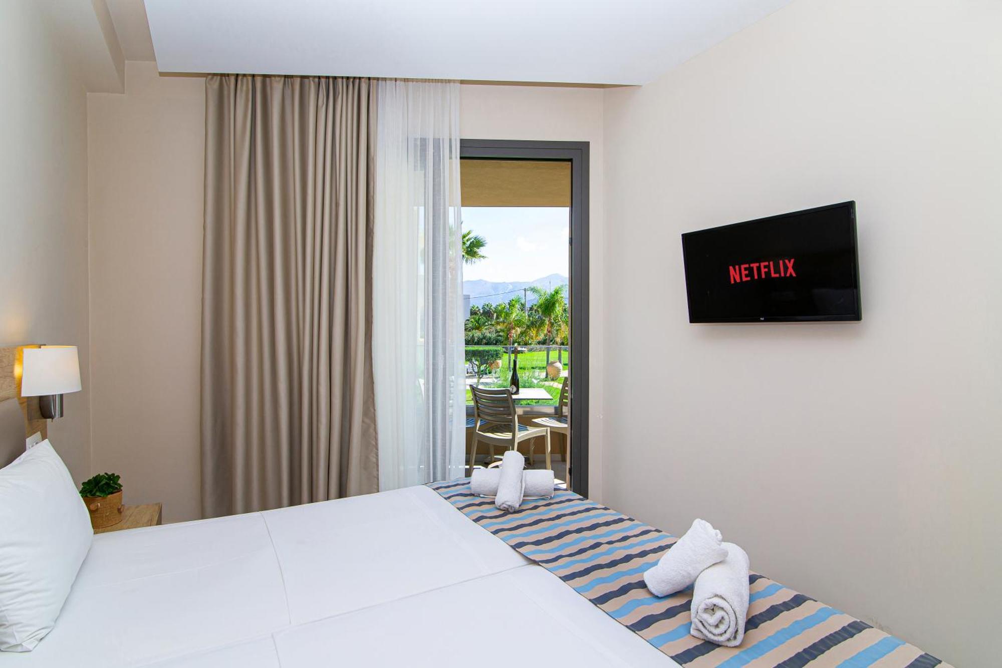 Theo Star Beach Hotel Малиа Екстериор снимка